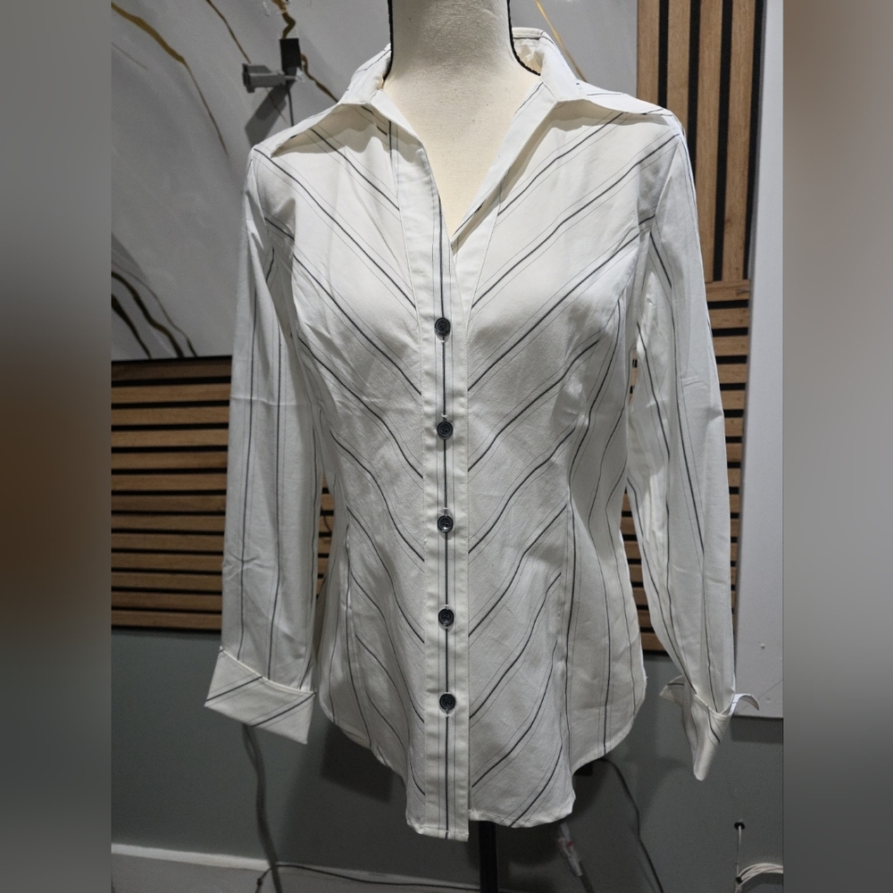 Sandra Ingrish Women’s Button Down Tailored Top Size 12p.100%cotton